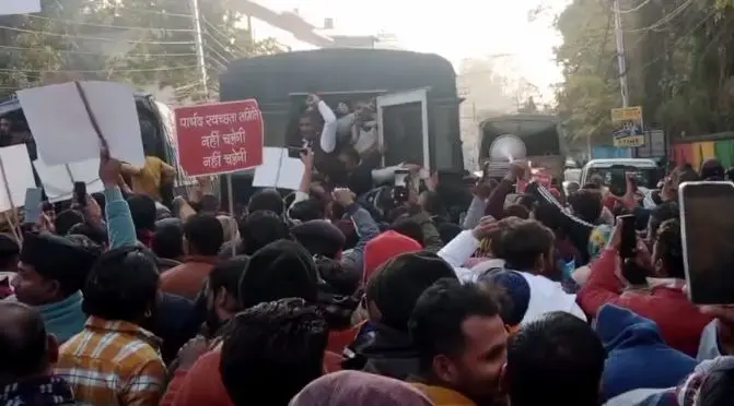 सफाई कर्मियों का सचिवालय कूच, हक की मांग करते हुए गिरफ़्तारियाँ दी