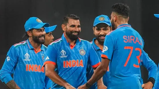 क्रिकेट  विश्व कप में भारत ने श्रीलंका को 302 रनों से मात दी