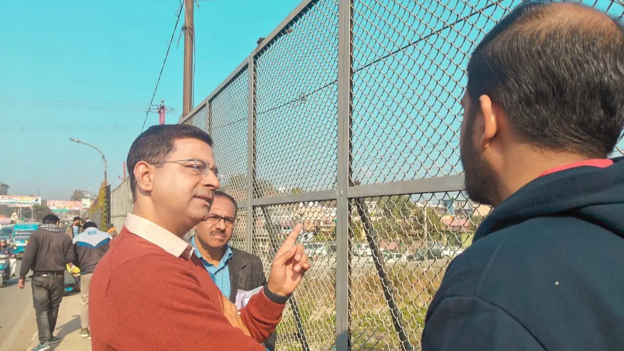 रिस्पना और बिन्दाल नदियों पर एलिवेटेड सड़कों के प्रस्तावित योजना की समीक्षा की गई
