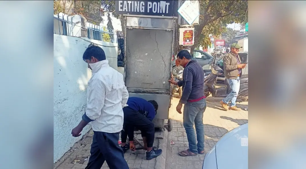 देहरादून शहर से अवैध होर्डिंग्स हटाए गए 