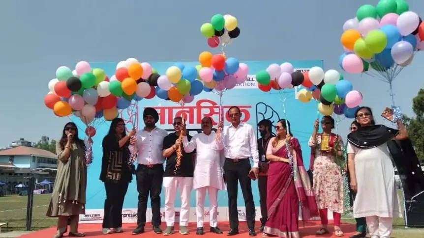विश्व मानसिक स्वास्थ्य दिवस के अवसर पर सैकड़ों छात्रों द्वारा दिया गया स्वास्थ्य जागरूकता संदेश 